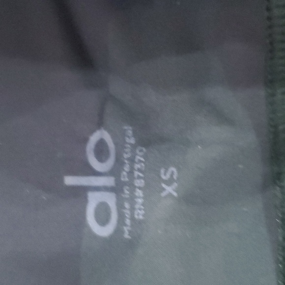 Alo yoga High rise vapor short in hunter camouflage size xs in great condition - Picture 5 of 6
